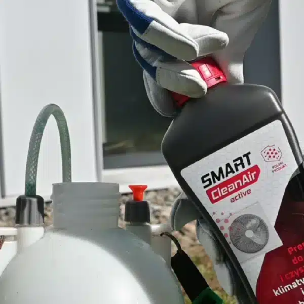 Smart CleanAir, Active 1L, preparat do czyszczenia klimatyzacji, czyszczenie HVAC, środek do klimatyzacji, chemia profesjonalna HVAC, koncentrat do wentylacji, czyszczenie systemów wentylacyjnych, pianka do klimatyzacji, preparat do urządzeń chłodniczych, usuwanie kurzu i tłuszczu, dezynfekcja klimatyzacji, higiena wentylacji, profesjonalne środki czyszczące