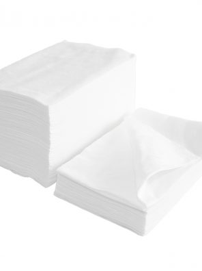 Włókninowe ręczniki kosmetyczne do pedicure o wymiarach 50 cm x 40 cm. Niepylące i higieniczne chusteczki idealne do zabiegów kosmetycznych.