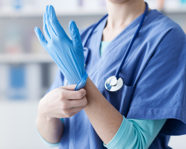 Rękawiczki nitrylowe blue w rozmiarze S, to jednorazowe rękawice medyczne, ochronne o uniwersalnym zastosowaniu. Bezpudrowe, elastyczne i wygodne w użyciu.