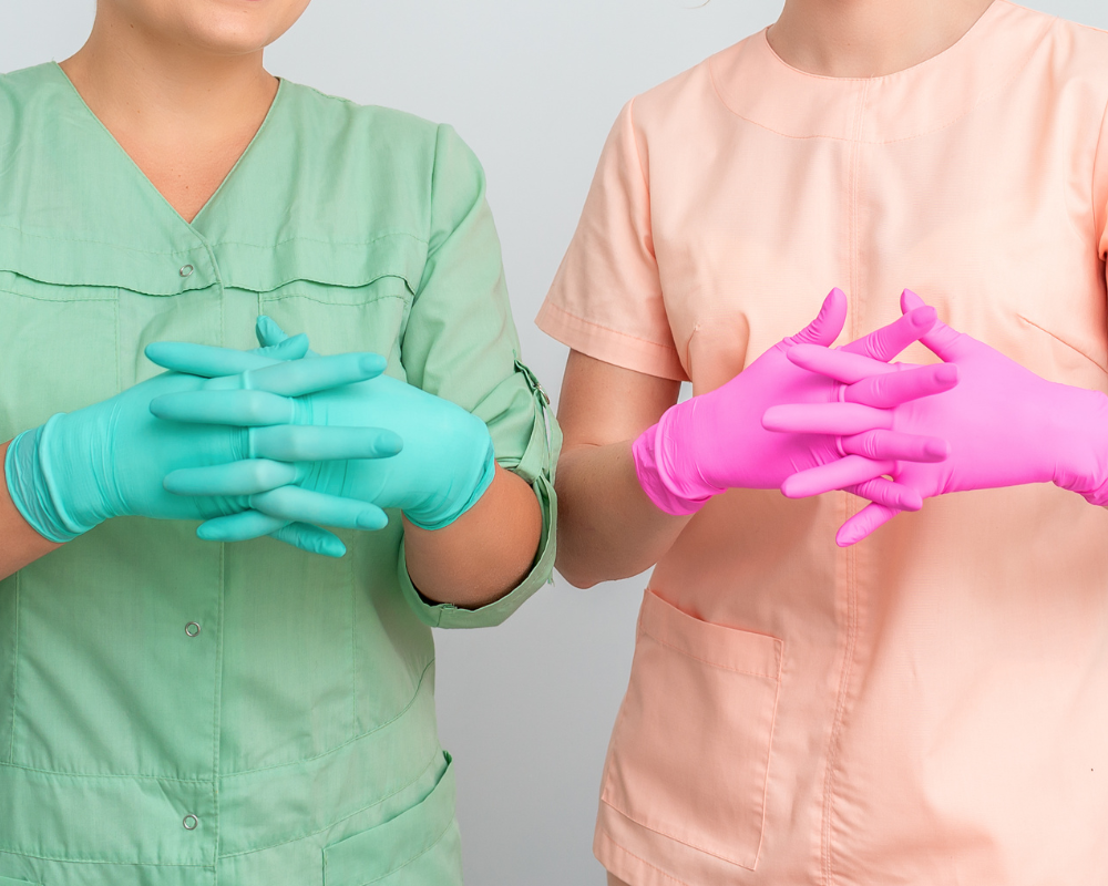Rękawiczki bezpudrowe wykonane z różowego nitrylu. Dedykowane dla branży Beauty & SPA. Opakowanie zawiera 100 sztuk jednorazowych rękawic ochronnych.